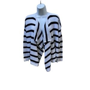 Ambercrombie kids wrap sweater size medium (12)‎